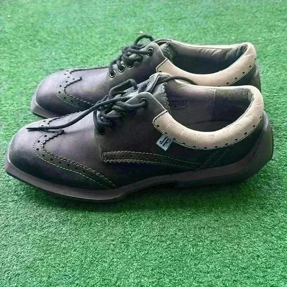 John Fluevog - Picture 4 of 7